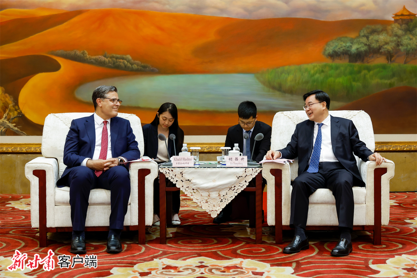 8月4日，省委书记、省人大常委会主任胡昌升在兰州会见了巴基斯坦驻华大使卡里尔&middot;哈什米一行。新甘肃&middot;甘肃日报记者　孟捷