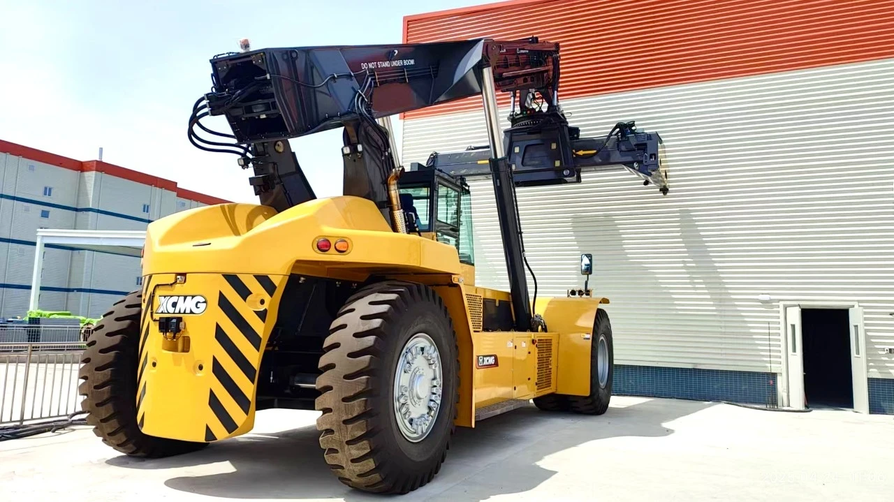 全球首台65吨级正面吊！为储能重载转运而生