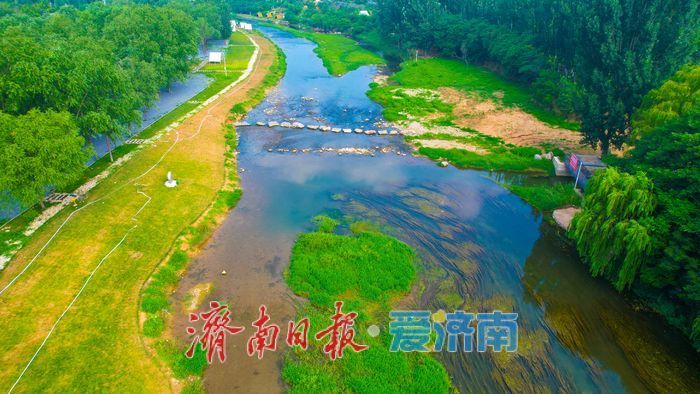 玉符河畔碧水绿树相映，绘就泉城清凉画卷
