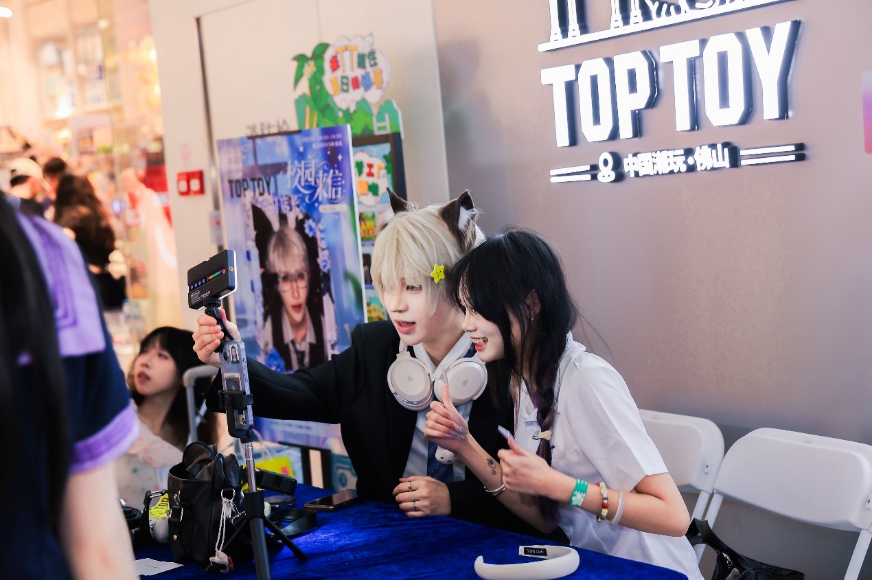 岭南天地2025天地趁墟节火热进行 “充下电先”治愈都市疲惫心灵