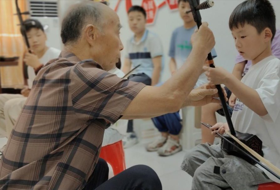 大手牵小手，睢宁“爱心暑托班”趣事多……