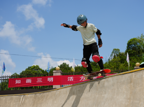 https://img2.danews.cc/upload/ajax/2025-08-05/qZxWHukpzdmKajax.png
