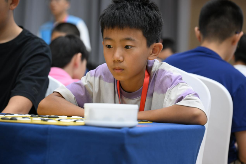 山东即墨：青少年摆擂对弈 逐鹿棋盘