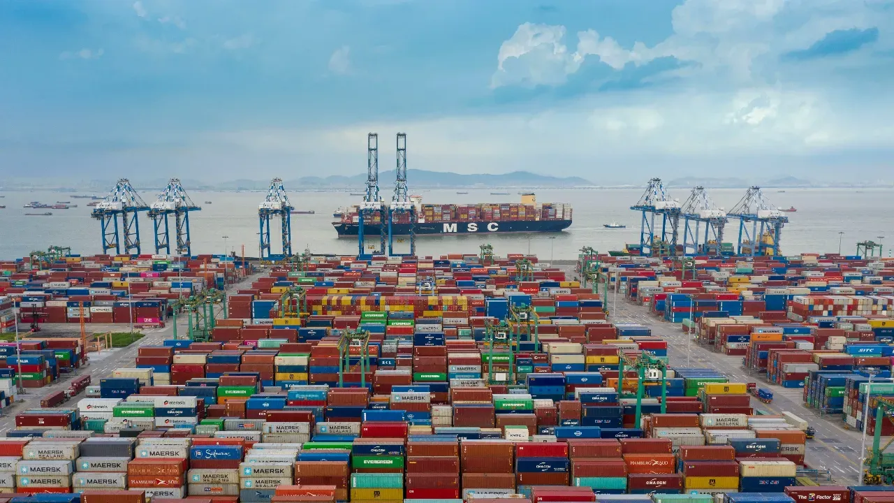 美国宣布对华贸易逆差大幅减少，但真相并不简单，中国出口版图悄然重构