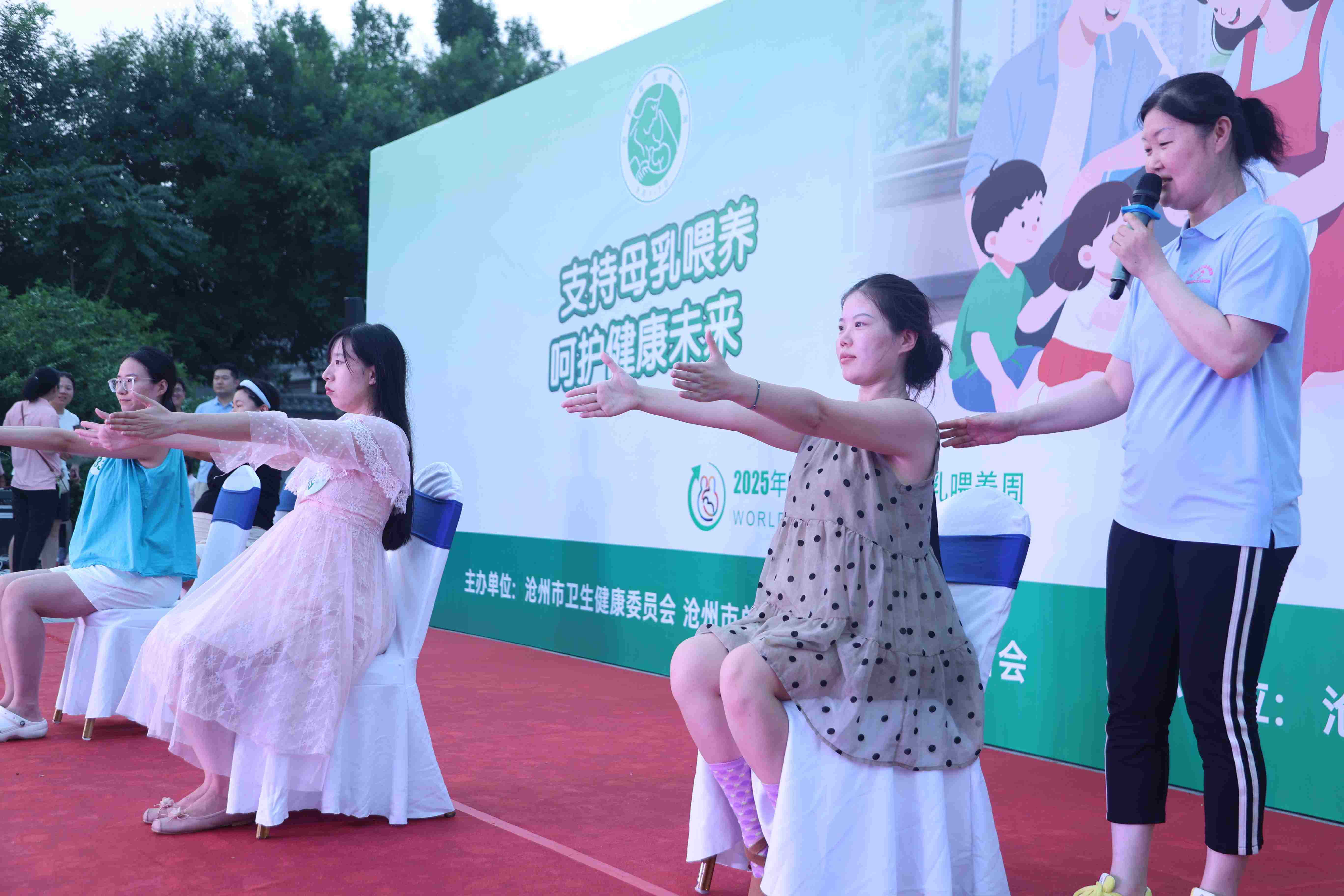 孕妈瑜伽演示。