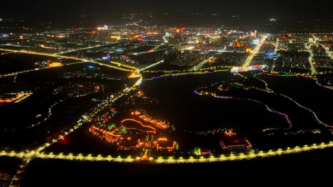 张掖市城区夜色如画 新甘肃·甘肃日报通讯员 成林