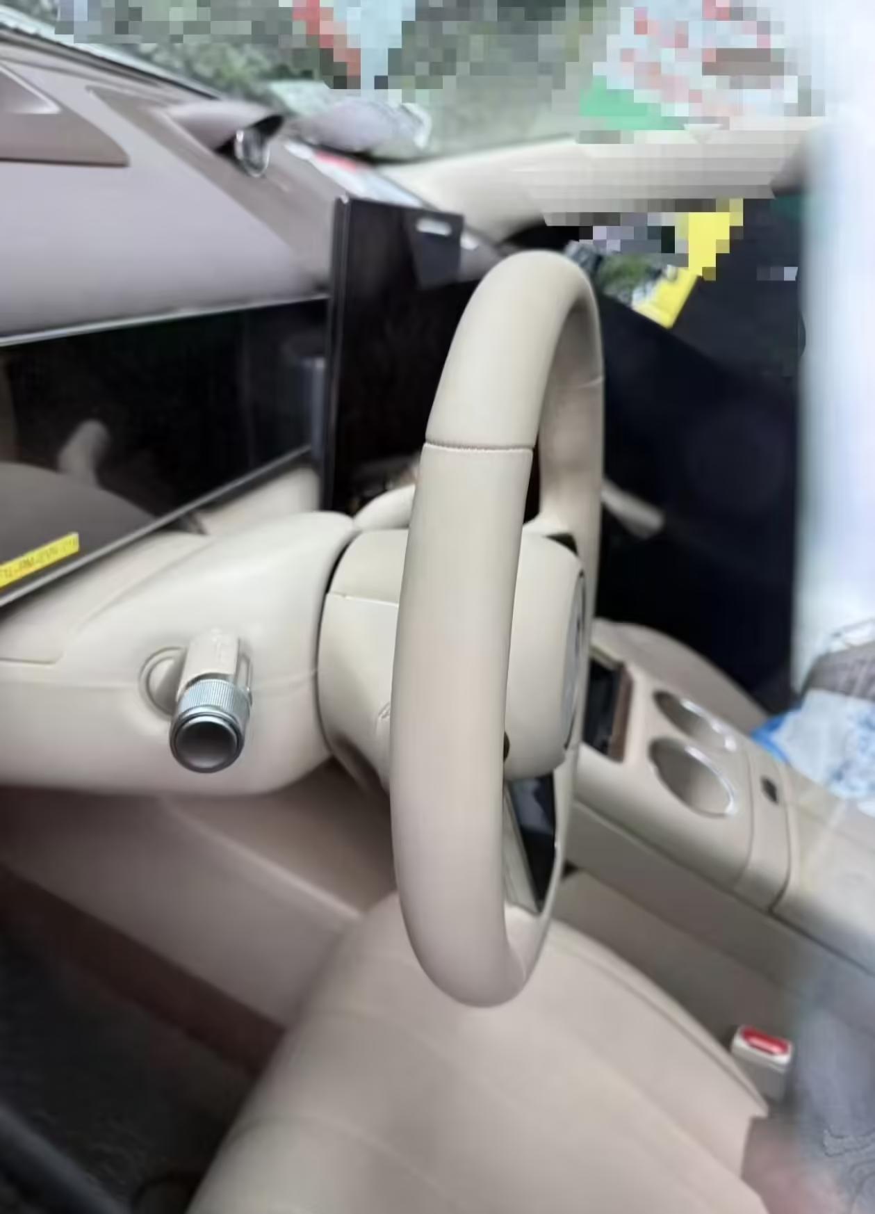 鸿蒙智行全新问界M7汽车中控设计曝光:独立三屏、仪表屏和ARHUD共存