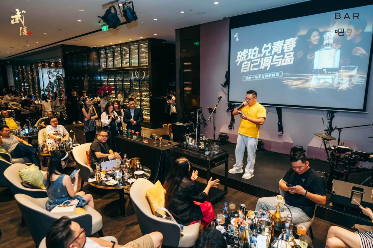 当白酒遇上年轻态“琥珀兑青春” 收获满堂喝彩