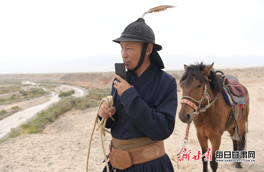 受访当天接到新剧组用马的协商电话