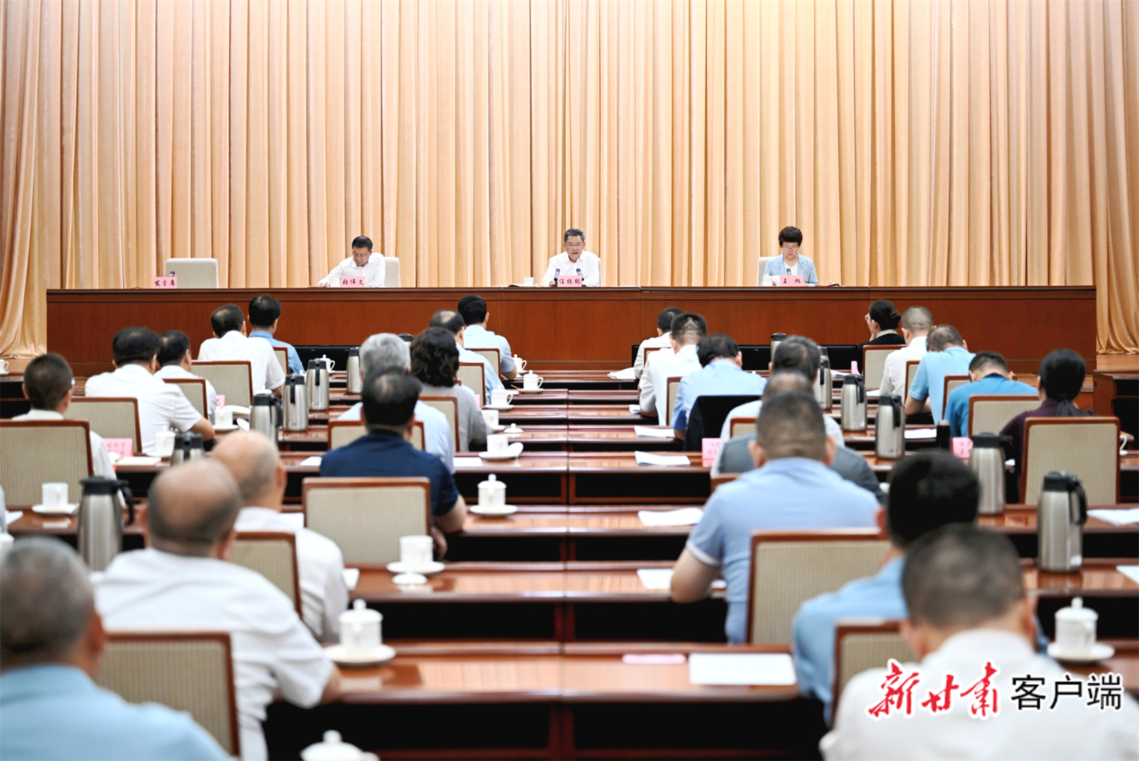 8月6日，甘肃省新一轮找矿突破战略行动推进会议在兰州召开，省委副书记、省长任振鹤出席并讲话。新甘肃&middot;甘肃日报记者　盛学卿