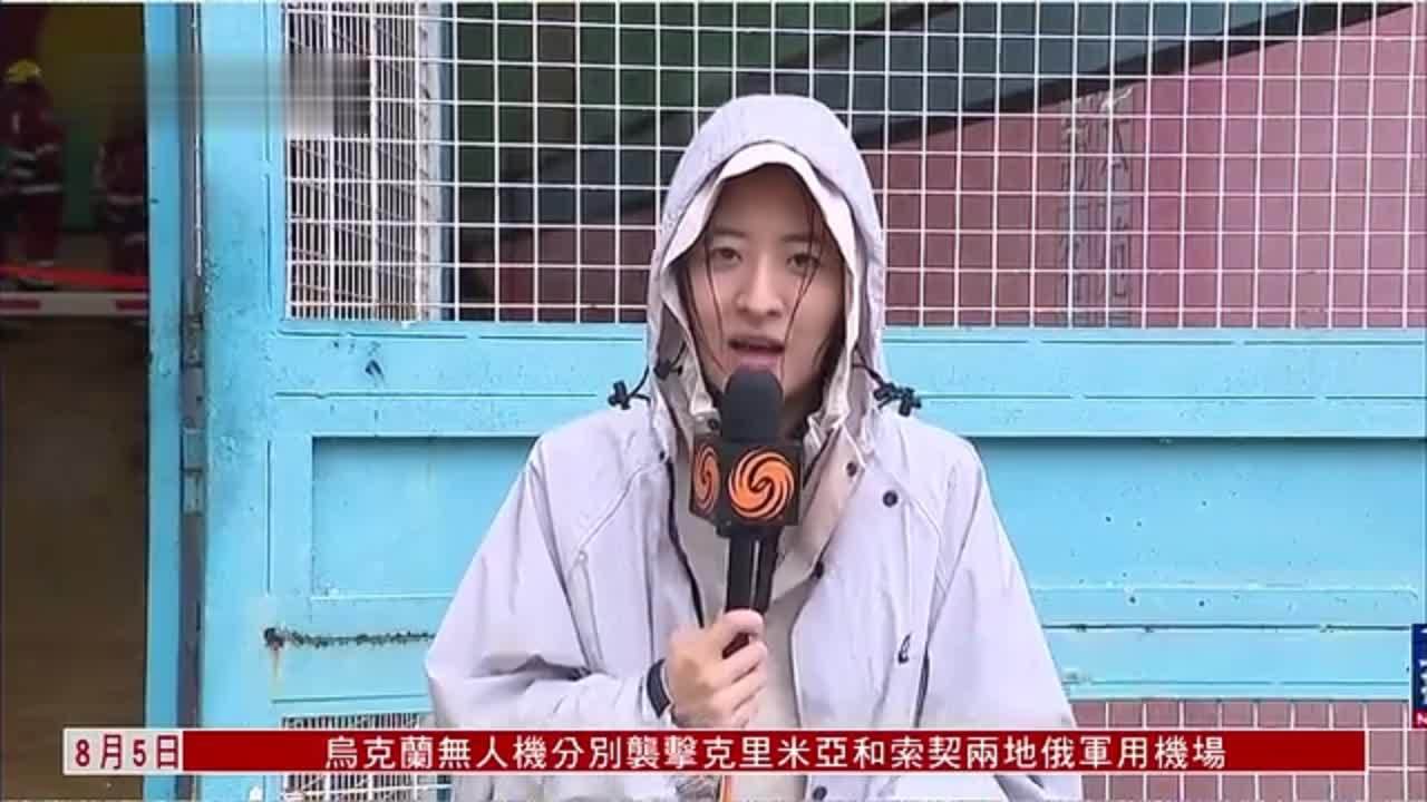记者连线｜荃湾葵涌多处水浸 水淹小巴的士3人获救
