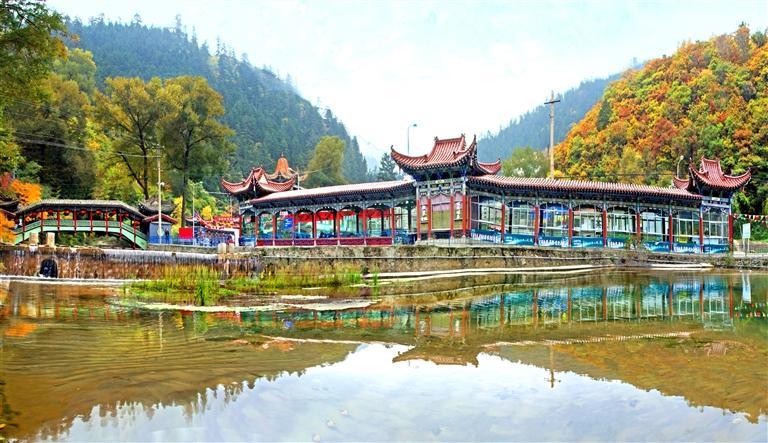 兴隆山一景 石水成\摄