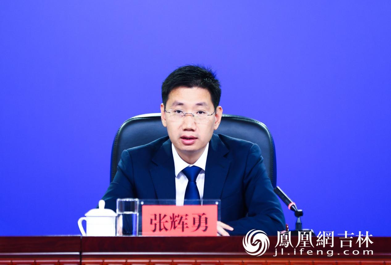长春市文广旅局局长张辉勇介绍电影节期间的文旅活动。