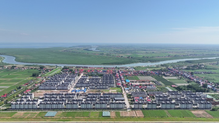 这是6月30日在湖南省岳阳市华容县团洲垸拍摄的团洲新村全景。