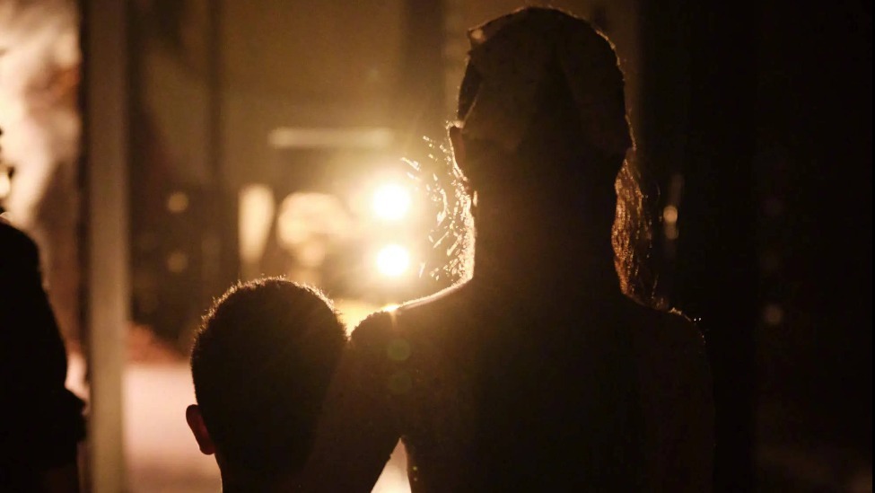 陈思诚卡零点为佟丽娅庆生！封面图