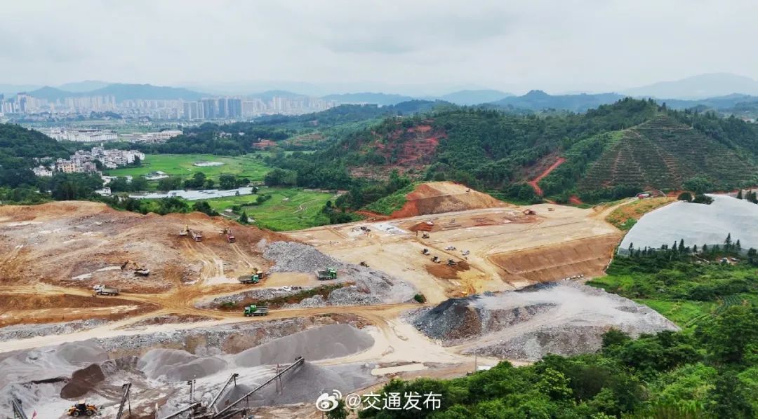 瑞梅铁路安远站正式开工建设 预计年内3座站房完成主体结构封顶