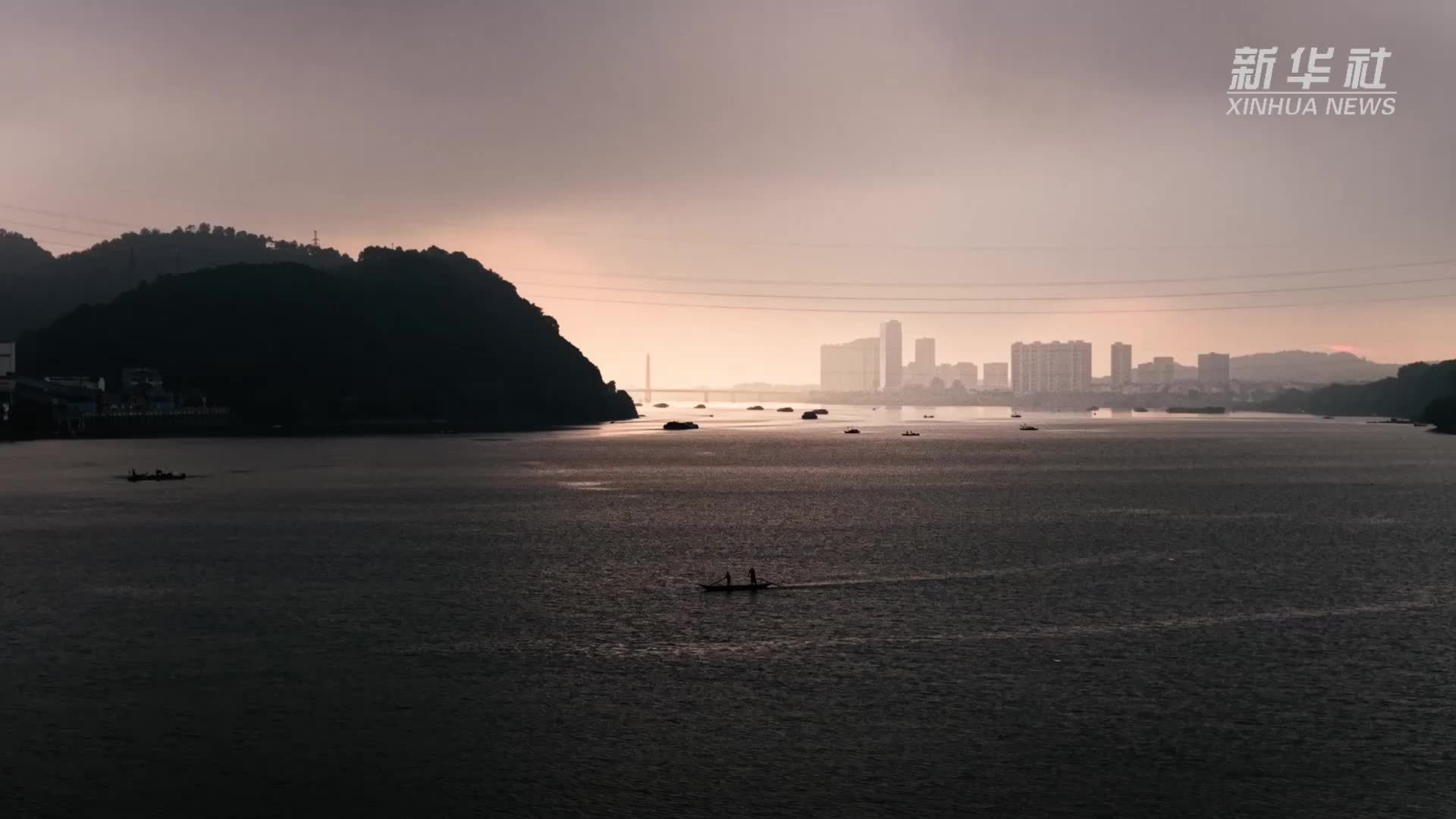 杭州桐庐：富春江畔的晨光与晚霞