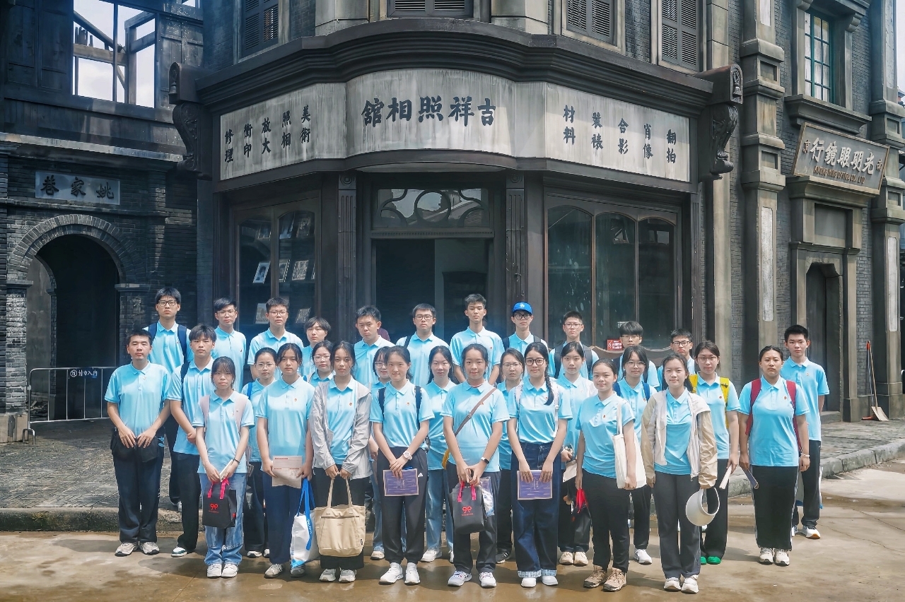 "身临历史·心向未来" IMAX《南京照相馆》公益教育活动在沪举办