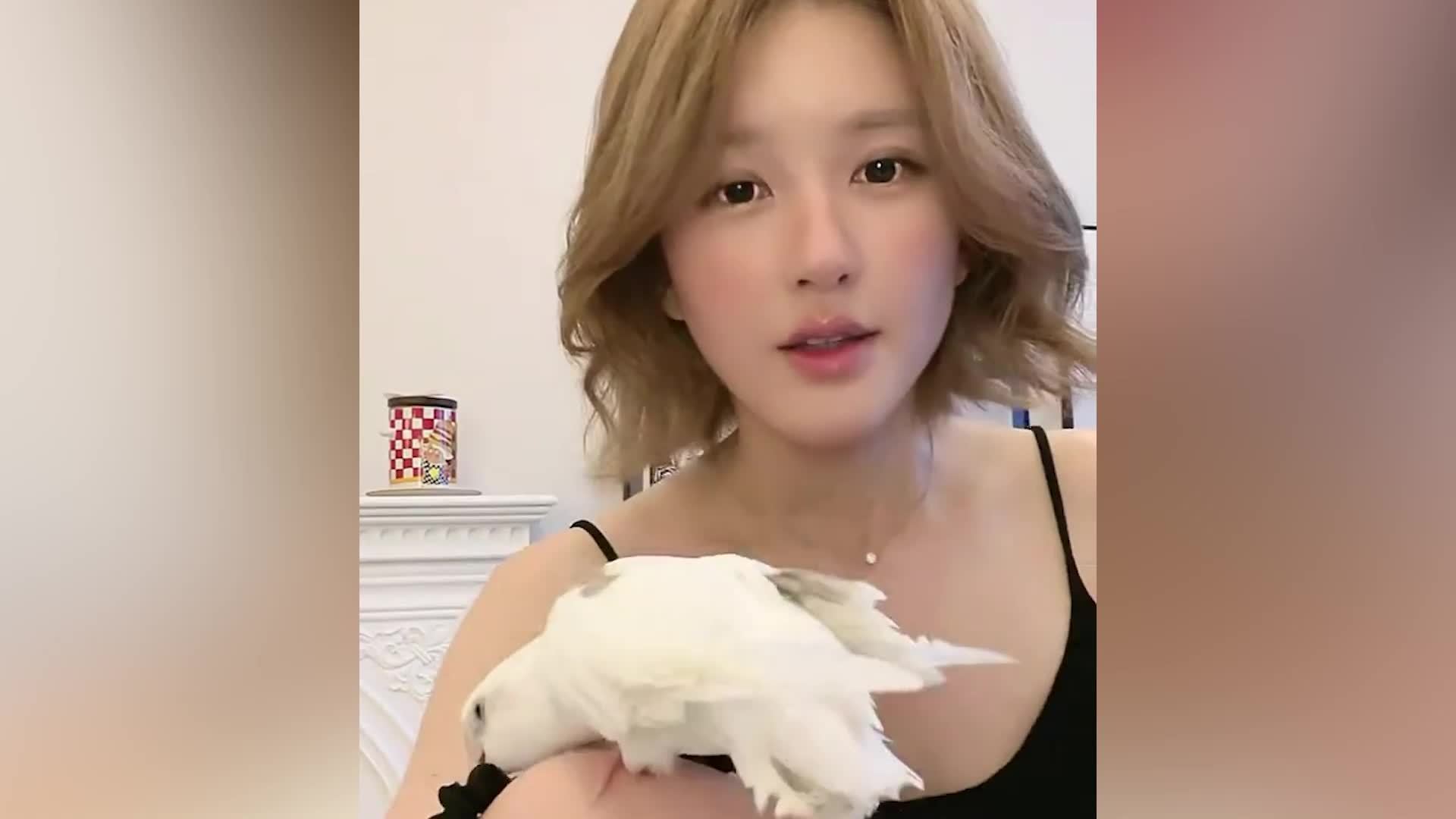 赵露思称被甜品店合伙人背刺，附近商户：常有粉丝打卡，现在空置了