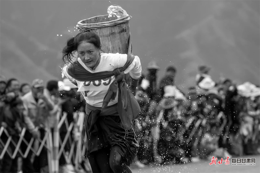 《草原上的奥林匹克（组照）》　丁丕青