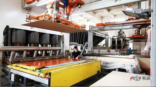 办公家具生产车间(图片据黎川县政府网站)