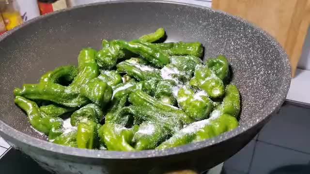 前天做的辣椒又爆了，好多私信问详细做法，今天抽空分享最后一次