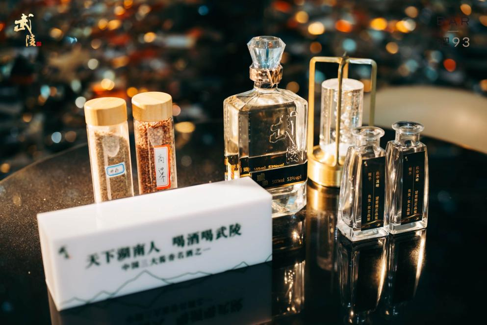 当白酒遇上年轻态“琥珀兑青春” 收获满堂喝彩