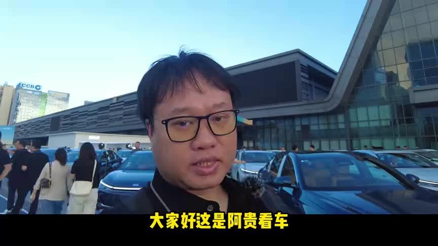 吉利银河A7上市，限时价8.81万起，网友：不给同级留活路？