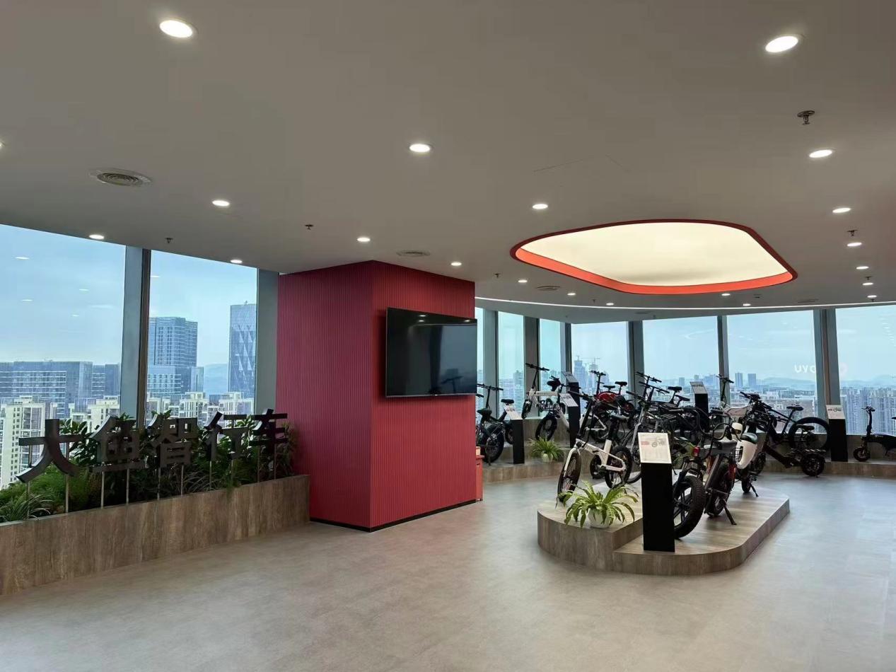 (AI赋能的智能出行伙伴)