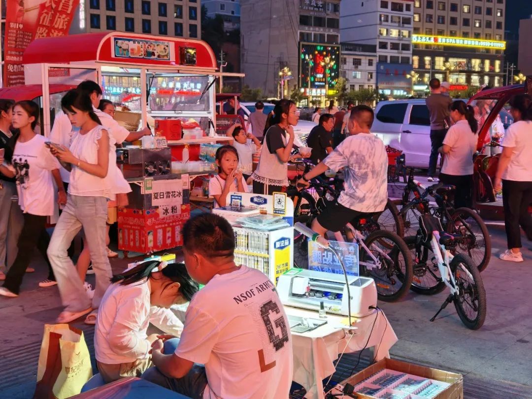 烟火气一步到“胃” 陇南宕昌玩转城市新“夜”态