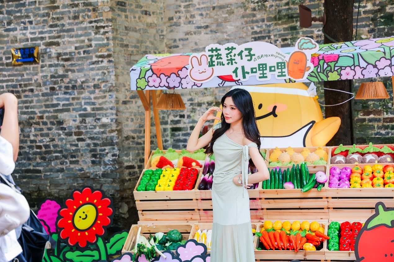 岭南天地2025天地趁墟节火热进行 “充下电先”治愈都市疲惫心灵