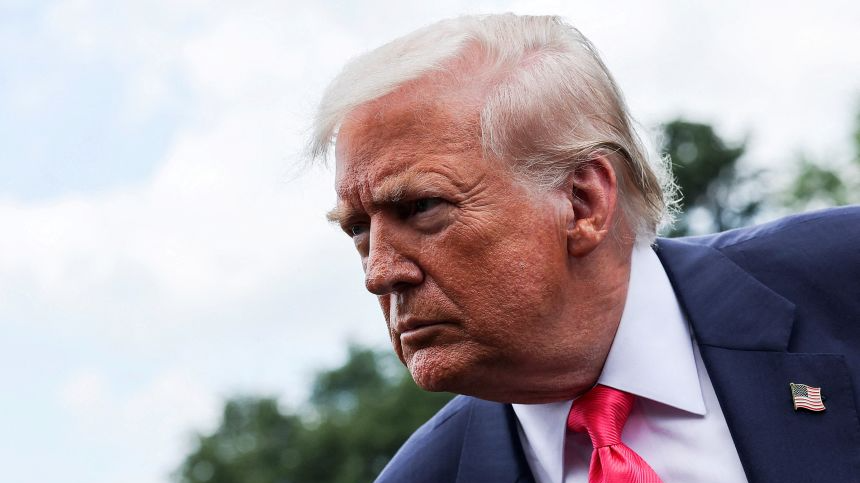 核潜艇已部署到位 特朗普喊话俄罗斯：不停火必制裁 拭目以待