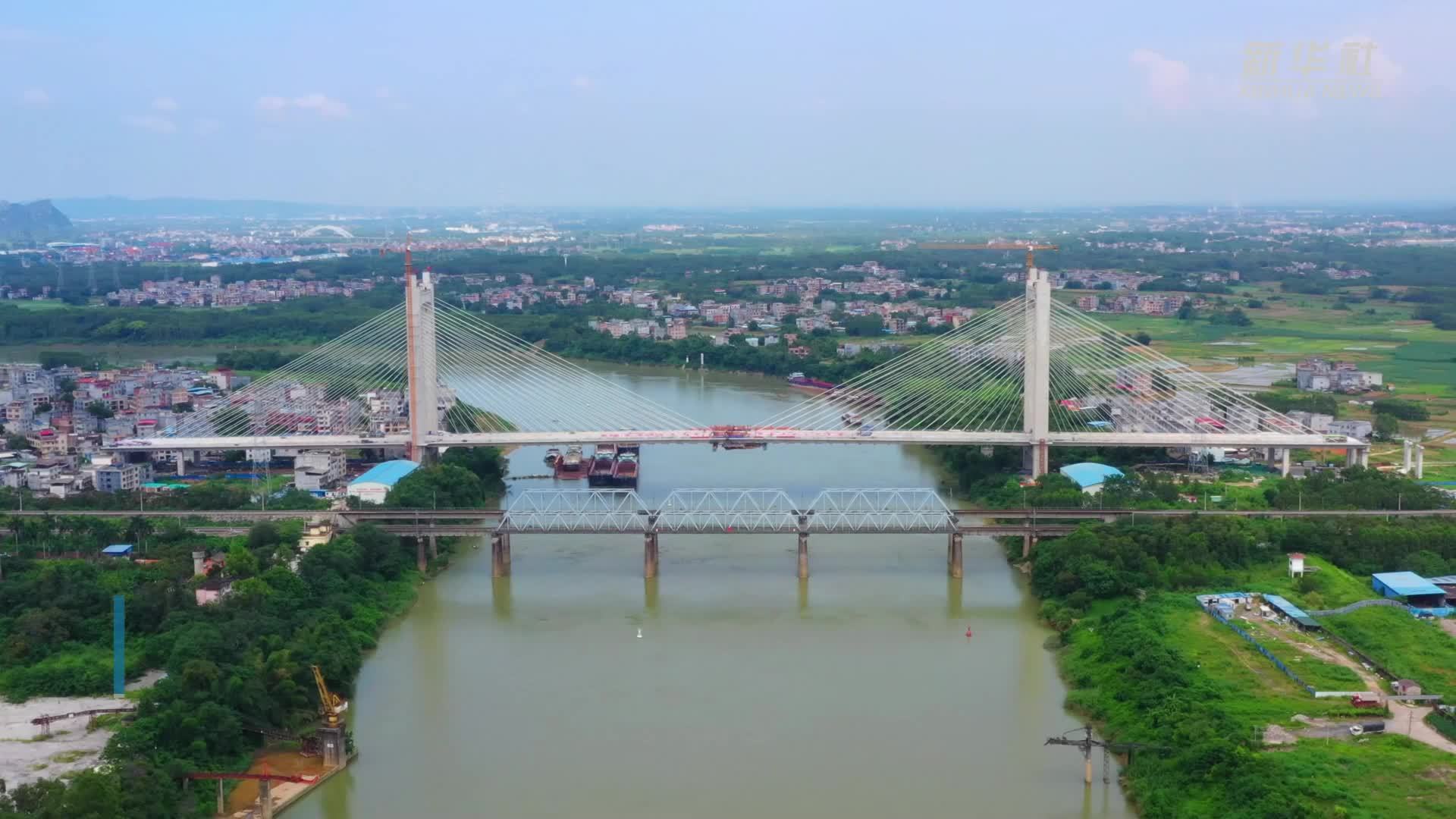 贵港苏湾大桥主桥成功合龙