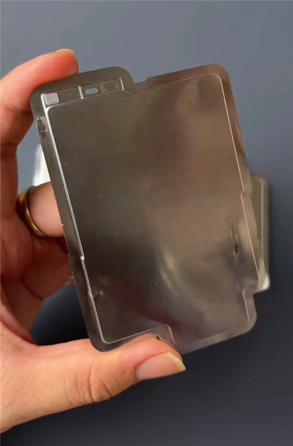 iPhone 17 Air/Pro电池对比:厚度差异明显