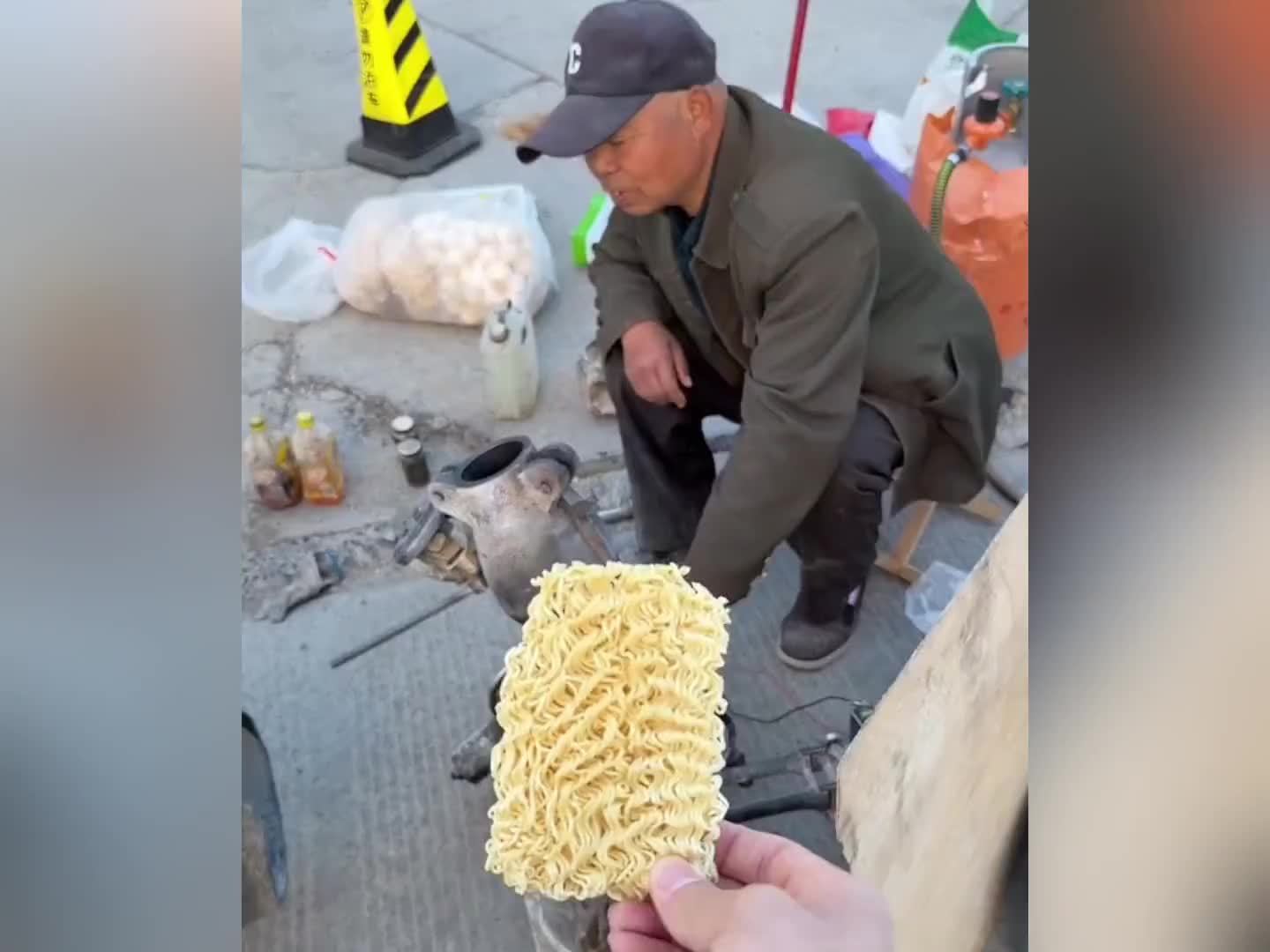 爆米花机爆泡面，一个敢拍，一个干接，一个敢问，一个敢答