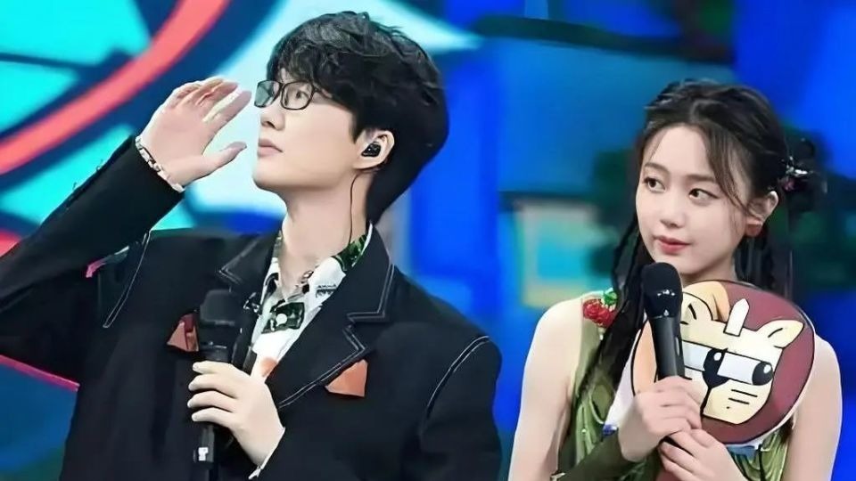 许嵩冯禧被曝领证！婚房已买，正筹备婚礼，男方前年就说可以考虑封面图