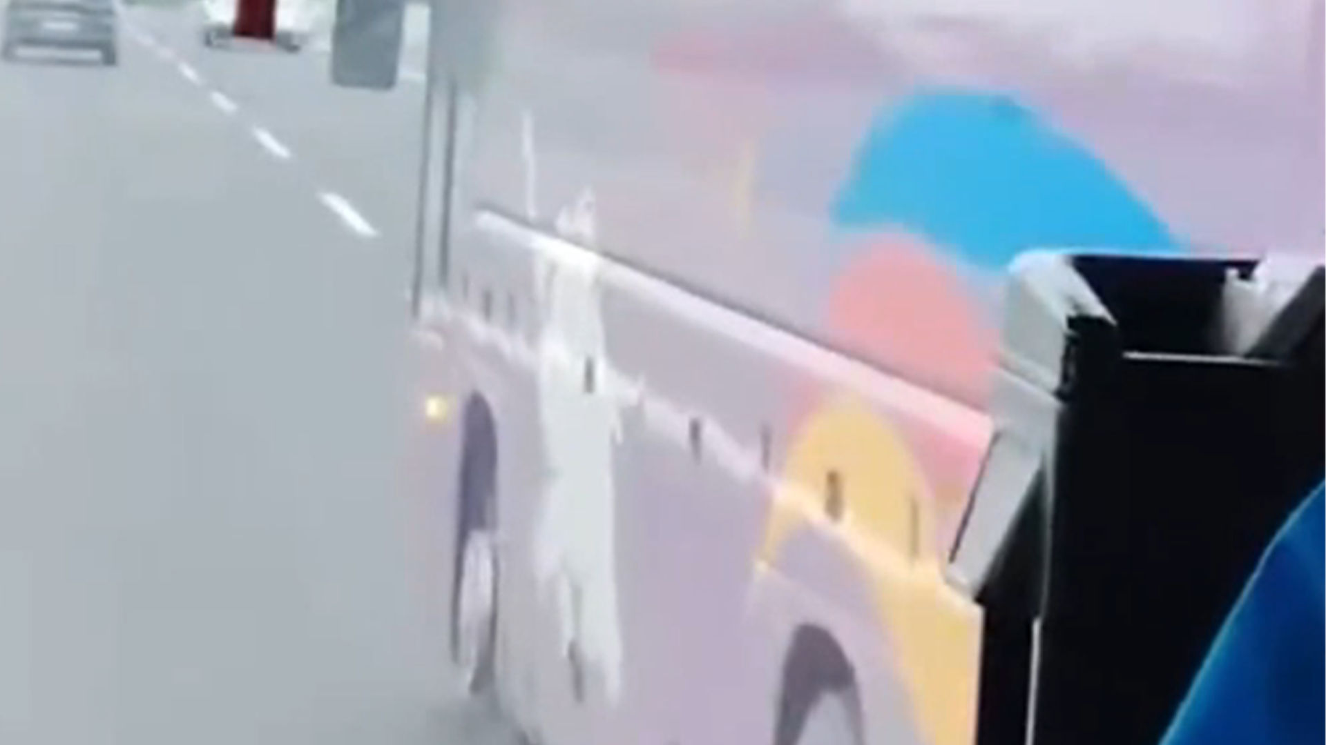 河南郑州一客车多次被恶意别车，车上载有乘客和婴儿，交警：司机报警后已处理