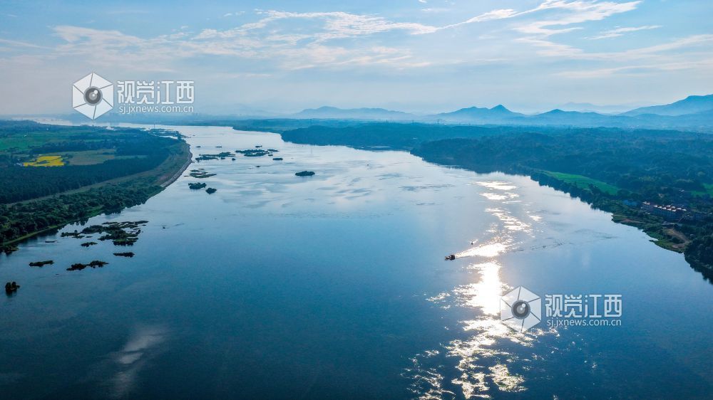 2025年8月5日，江西省吉安市峡江县，赣江河畔水清岸绿景美。