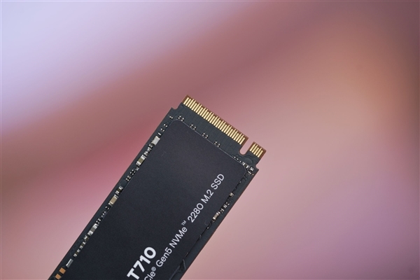 英睿达速度最快的Gen 5 SSD!T710 2TB图赏