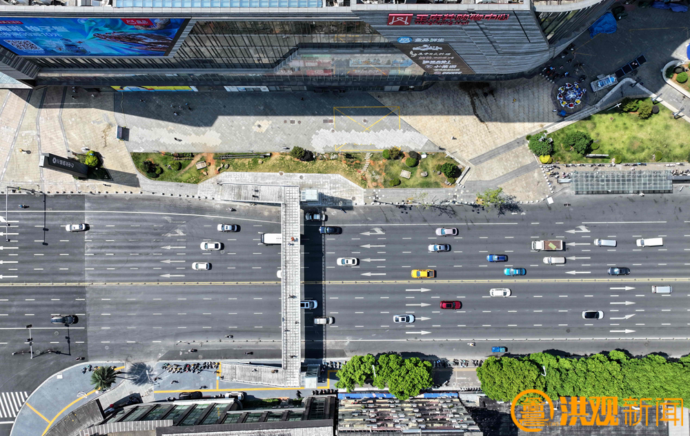 南昌十字街人行天桥完工并投入使用