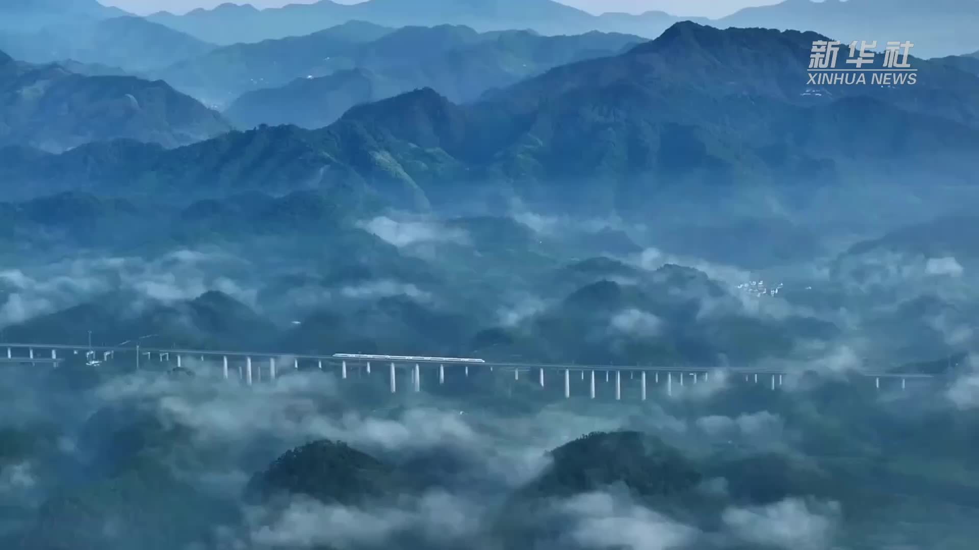 安徽宣城：高铁驶入“千里江山图”