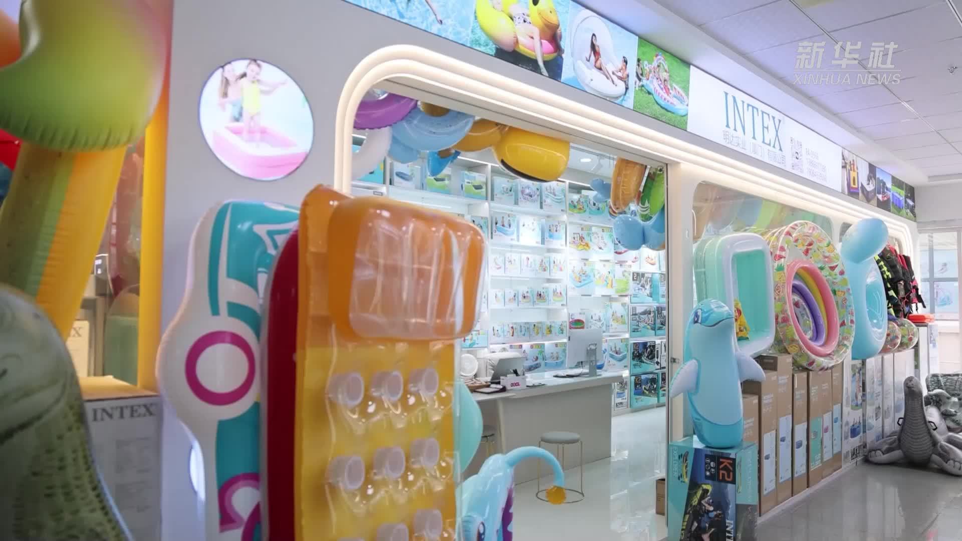 暑期戏水热  带动义乌市场水上运动装备产销两旺