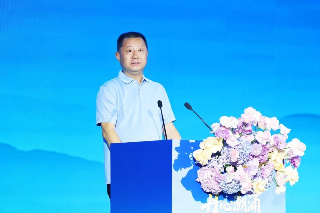 陕西省慈善协会荣誉会长、省总商会副会长、省工商联企业文化建设工作委员会主任、华山论剑品牌管理有限公司董事长董小军致辞