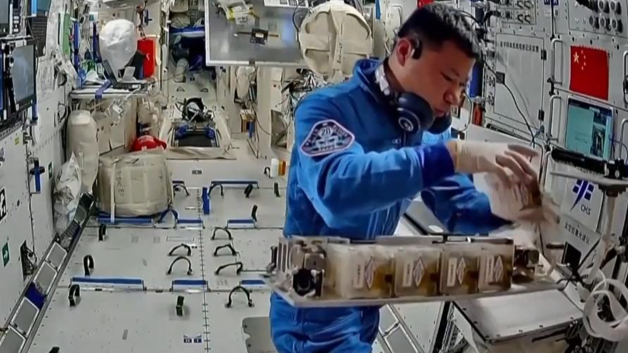 “太空快递”拆封 神二十乘组工作稳步推进