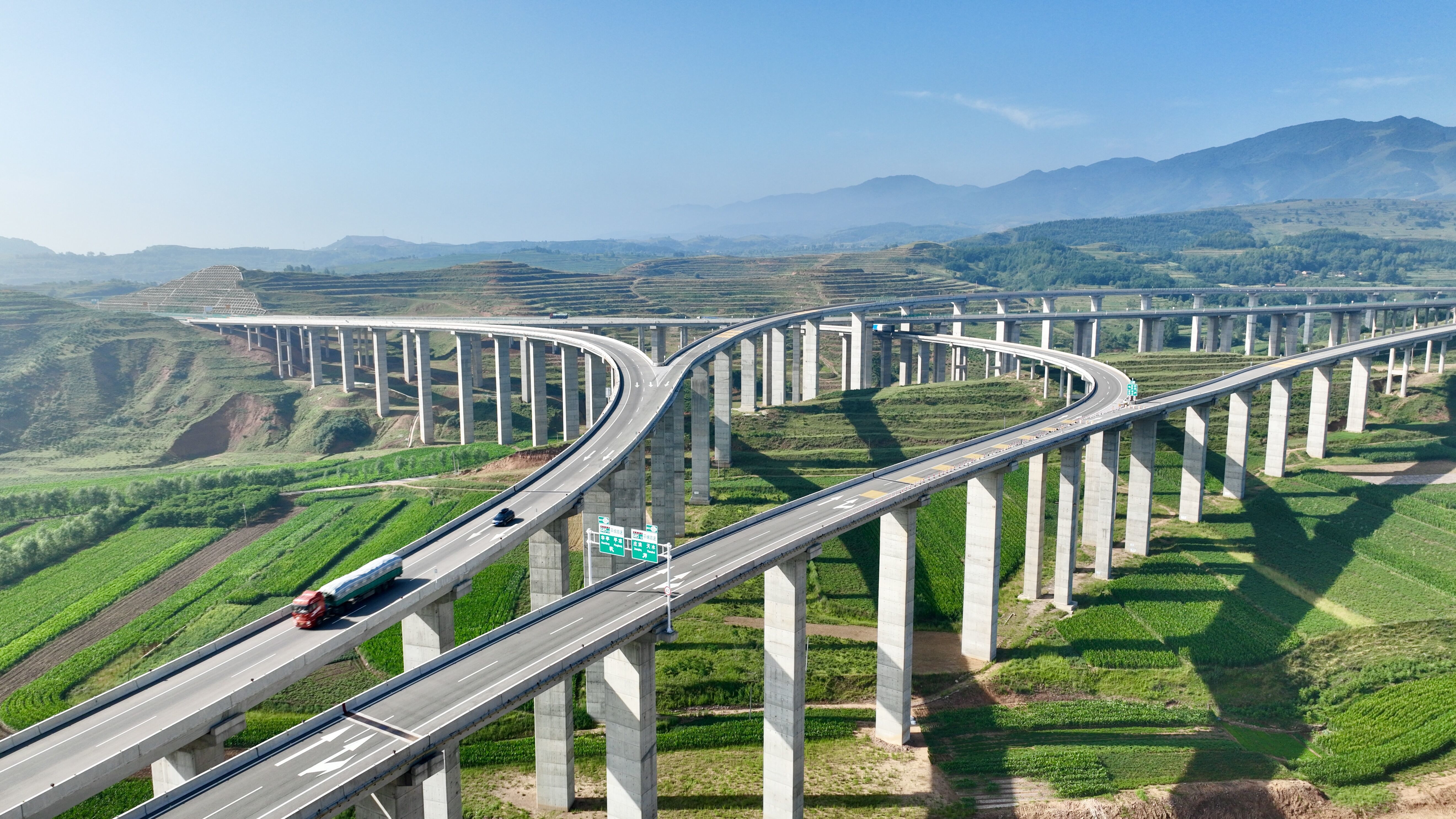 "煤海"扬帆打造工业样板　华亭双轮齐驱上半年成绩亮眼