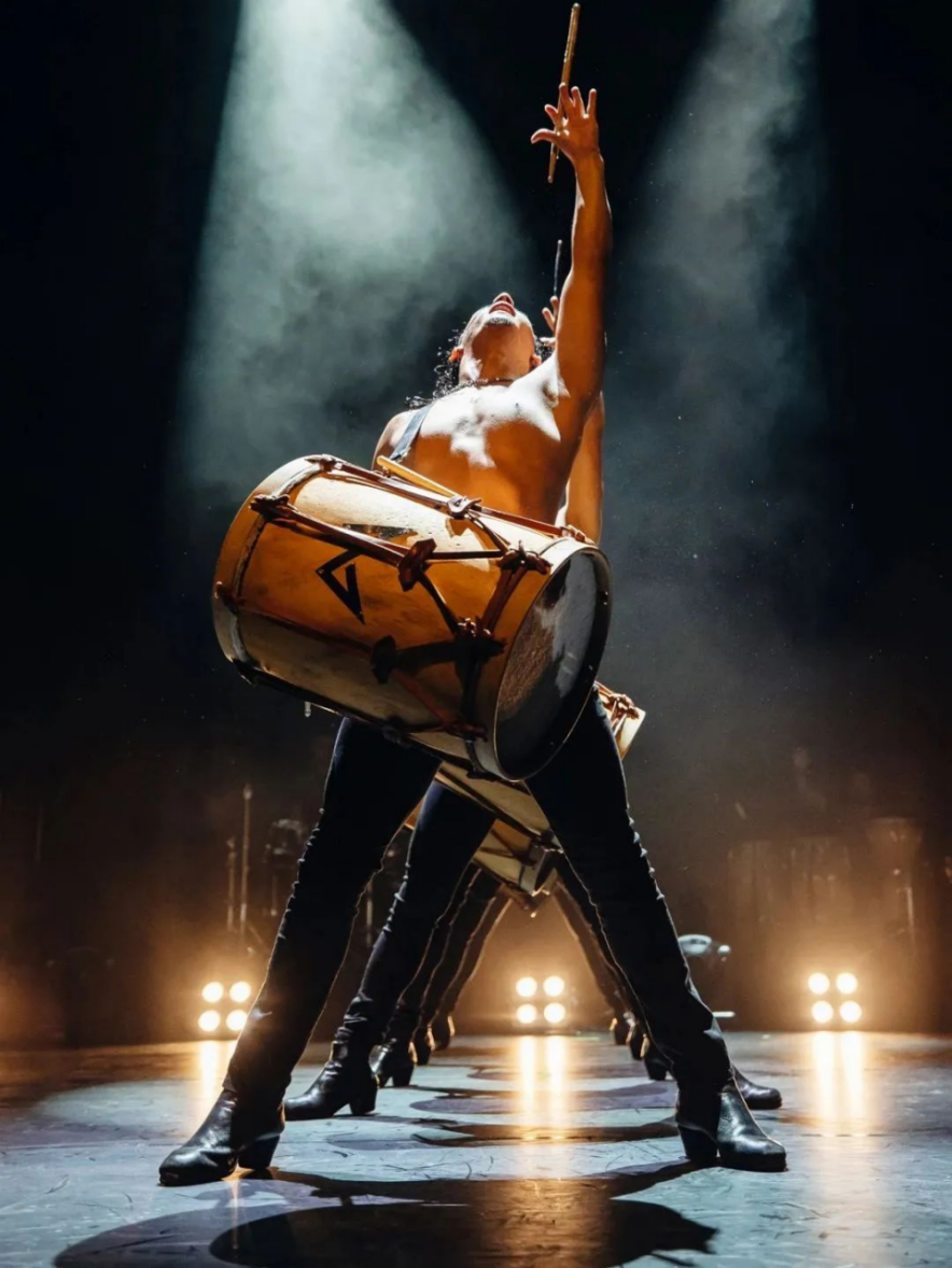 在青岛西海岸新区金沙滩啤酒城连演6场！这场国际表演热烈来袭！