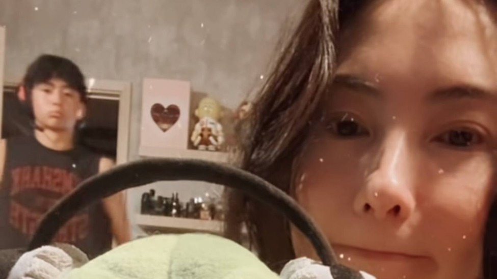 张柏芝晒居家照次子罕见露脸，15岁谢振南一脸憨厚，越发像谢霆锋封面图