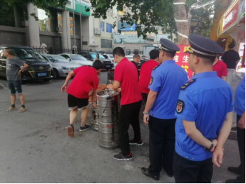 洁净台东|台东街道开展夜间专项整治 绘就夜台东烟火里的文明长卷