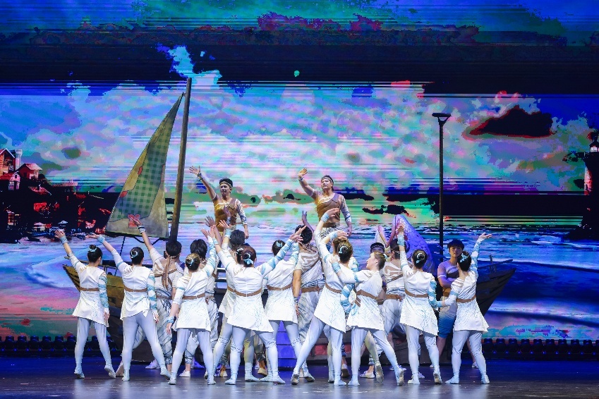 苏超南通出圈,杂技更胜一筹 《寻梦出海记——大海小海》热演南京