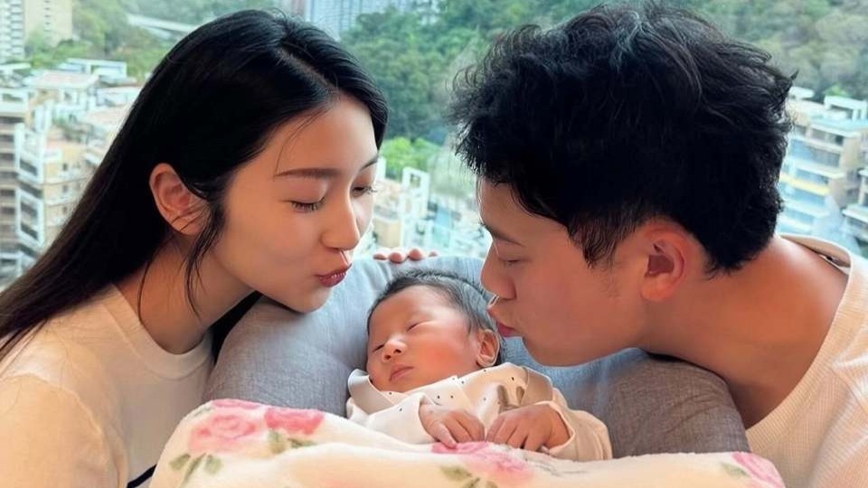 恭喜！香港人气女星宣布生女，狠甩前男友，未婚先孕如愿嫁入豪门封面图